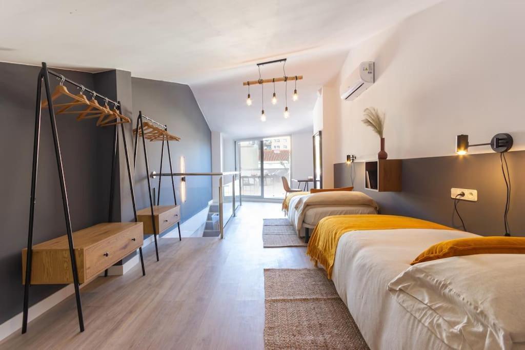 Appartamento Duplex With Terrace Near Bcn Terrassa Esterno foto