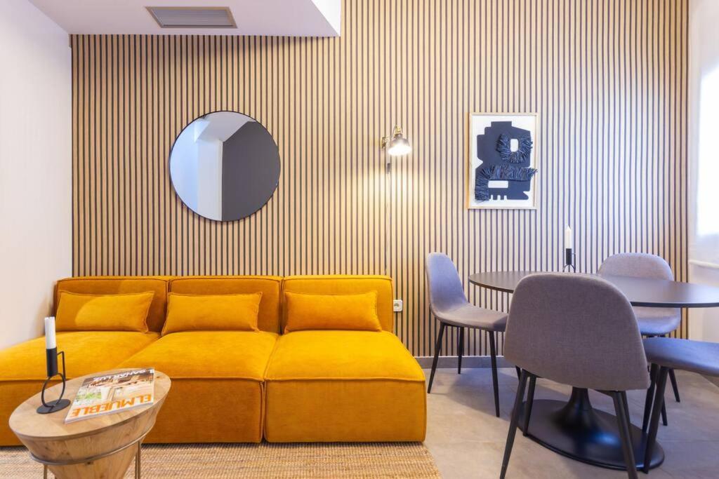 Appartamento Duplex With Terrace Near Bcn Terrassa Esterno foto