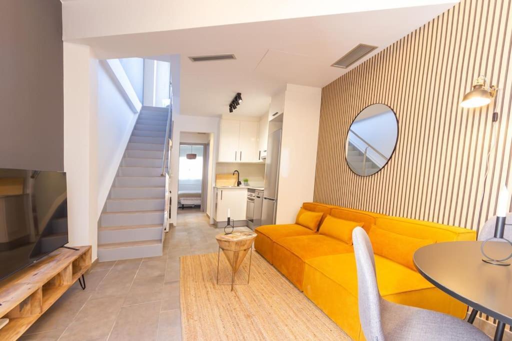 Appartamento Duplex With Terrace Near Bcn Terrassa Esterno foto